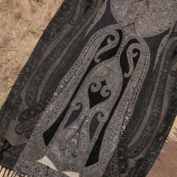 Gorgeous Scarf With Fringe-77x19-Black/White/Gray-EUC - Picture 9 of 15